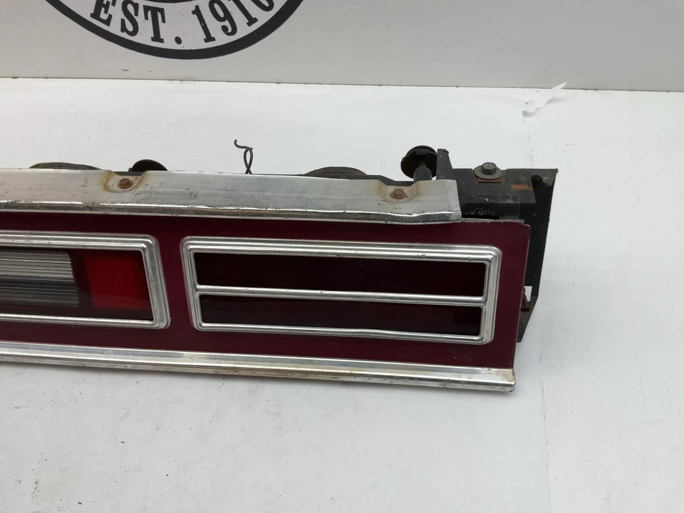 LH ЗАДНИЙ ФОНАРЬ В СБОРЕ ДЛЯ 1974-76 CHEVROLET IMPALA - Изображение 2 из 4