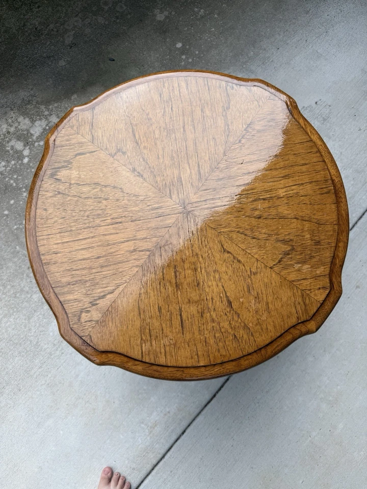 Mesa auxiliar redonda de madera Thomasville vintage 1977 Foto 2 de 4