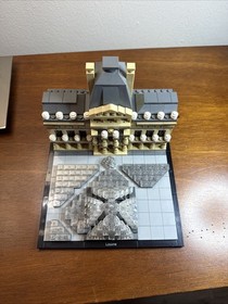 LEGO ARCHITECTURE: Louvre (21024), 2015
