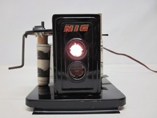 PROJECTEUR DE CINÉMA NIC EN ÉTAIN. VERS 1950 PROJECTEUR DE CINÉMA NIC EN ÉTAIN. VERS 1950