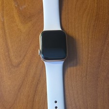 Apple Watch Series 6 40mm Gold Aluminum Case White Silicone Band GPS
