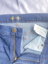 Lee Women's relaxed Fit Straight Leg Mid Rise 6 Medium Jeans NWT Dark Blue