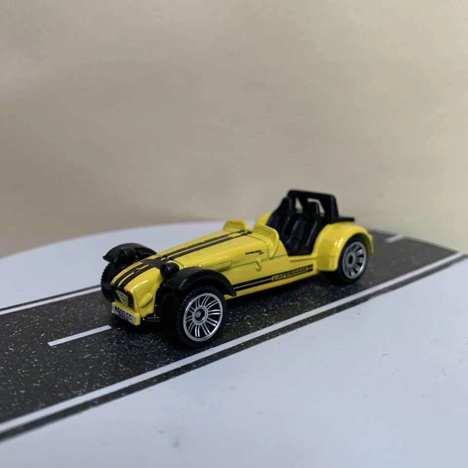 Matchbox Sports Cars #3/13 Caterham R500 Superlight Yellow/Black 1:48 NM - Image 4 of 4