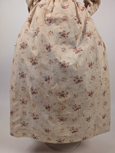 VICTORIAN 1890’S FLORAL PRINT DRESS W RUCH RUFFLES + FULL PUFF SLEEVES - Picture 3 of 10