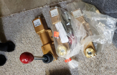 NEW LOT of 3 Versa 4 Way / 2 Position Brass Air Valve Directional # VZL-4312