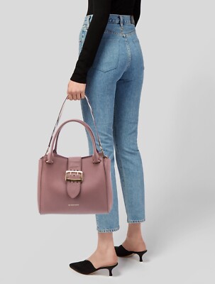 バッグ BURBERRY SOFT GRAIN MEDIUM BUCKLE TOTE Burberry Soft Grain Calfskin Medium Buckle Tote - Dusty Pink