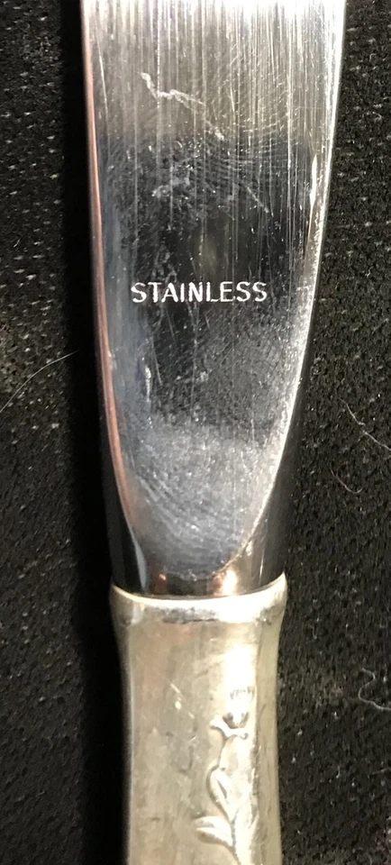 Cubiertos de plata de ley - Cuchillo regular moderno con spray de rosa de Pascua Foto 4 de 4