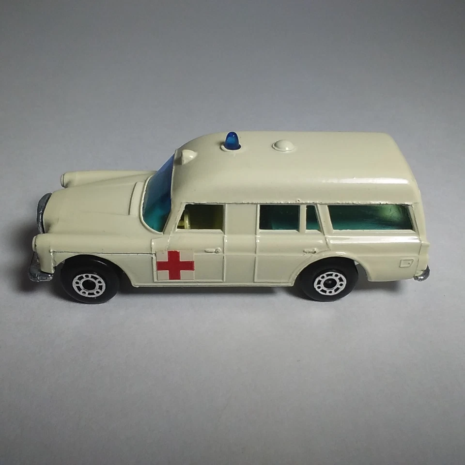 Mercedes Ambulance & Mercury Fire Chief Matchbox Two Packs - Image 4 of 4