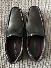 Mens Tu Comfort Black leather slip on shoes. Moulded sole. Size 9. Worn once.