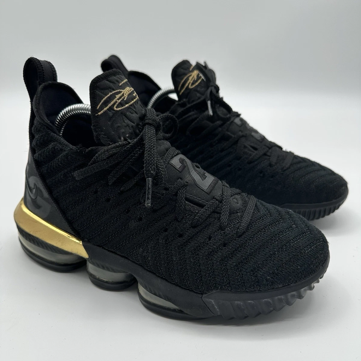Preços baixos em Nike LeBron 16 Black Metallic Gold | eBay