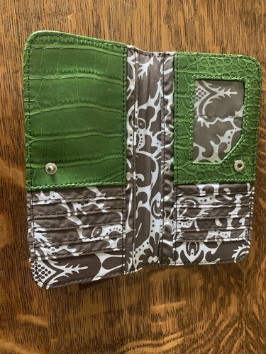 Initials Inc. Kiwi Matte Crocodile Embossed all in one Card/ID Wallet - Picture 3 of 6