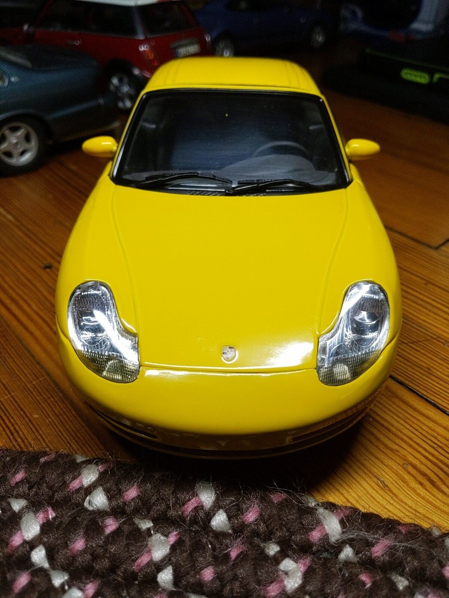 HOT WHEELS - PORSCHE 911 CARRERA CABRIOLET / CONVERTIBLE - 1/18