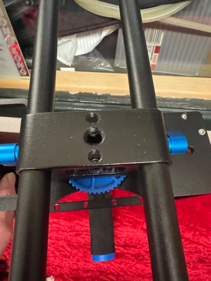 NEEWER Aluminum Alloy Camera Cage,Filmmaking Rig with Top Handle for Sony - Image 3 of 4