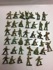 small plastic soldiers