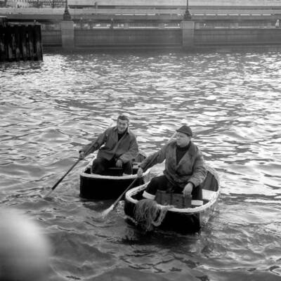 Coracle Men Holiday in Wales Exhibition 1967 OLD PHOTO