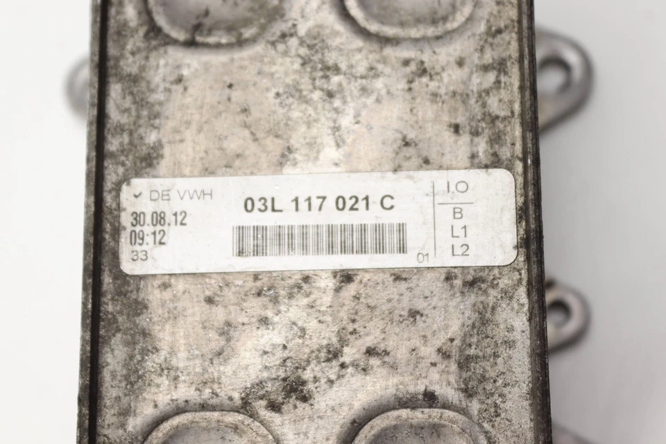 VW GOLF 2010-2013 2,0 L - Enfriador de aceite del motor 03L117021C Foto 2 de 4