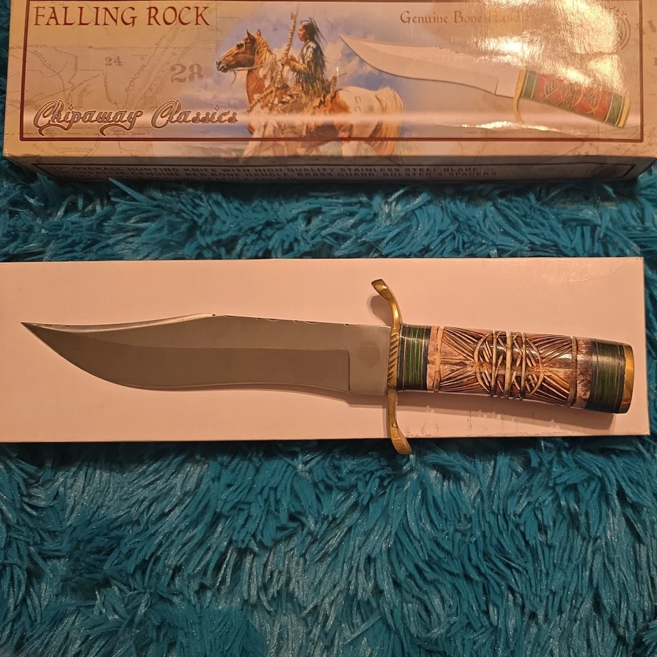 12" CHIPAWAY CLASSICS SERIES "FALLING ROCK" 440 BLADE CARVED BONE HANDLE ARTWORK - Image 4 of 4