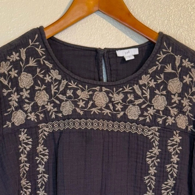 J.Jill Top Women XL Gray Embroidered Gauze Cotton Floral Boho Prairie Western - Image 2 of 4