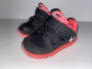 girls black nike tennis shoes