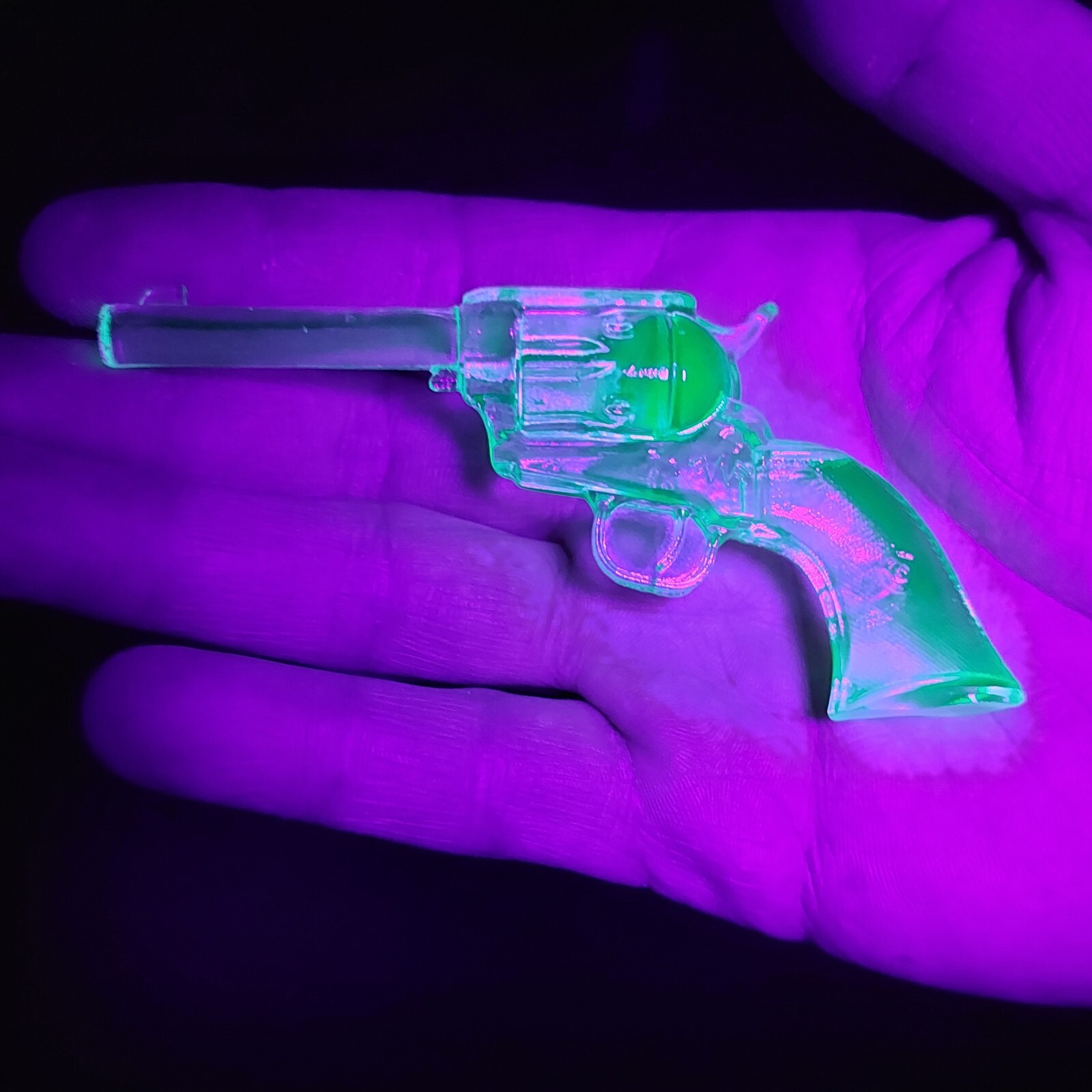 GREEN VASELINE GLASS URANIUM GLASS PISTOL / GUN, Depression Style