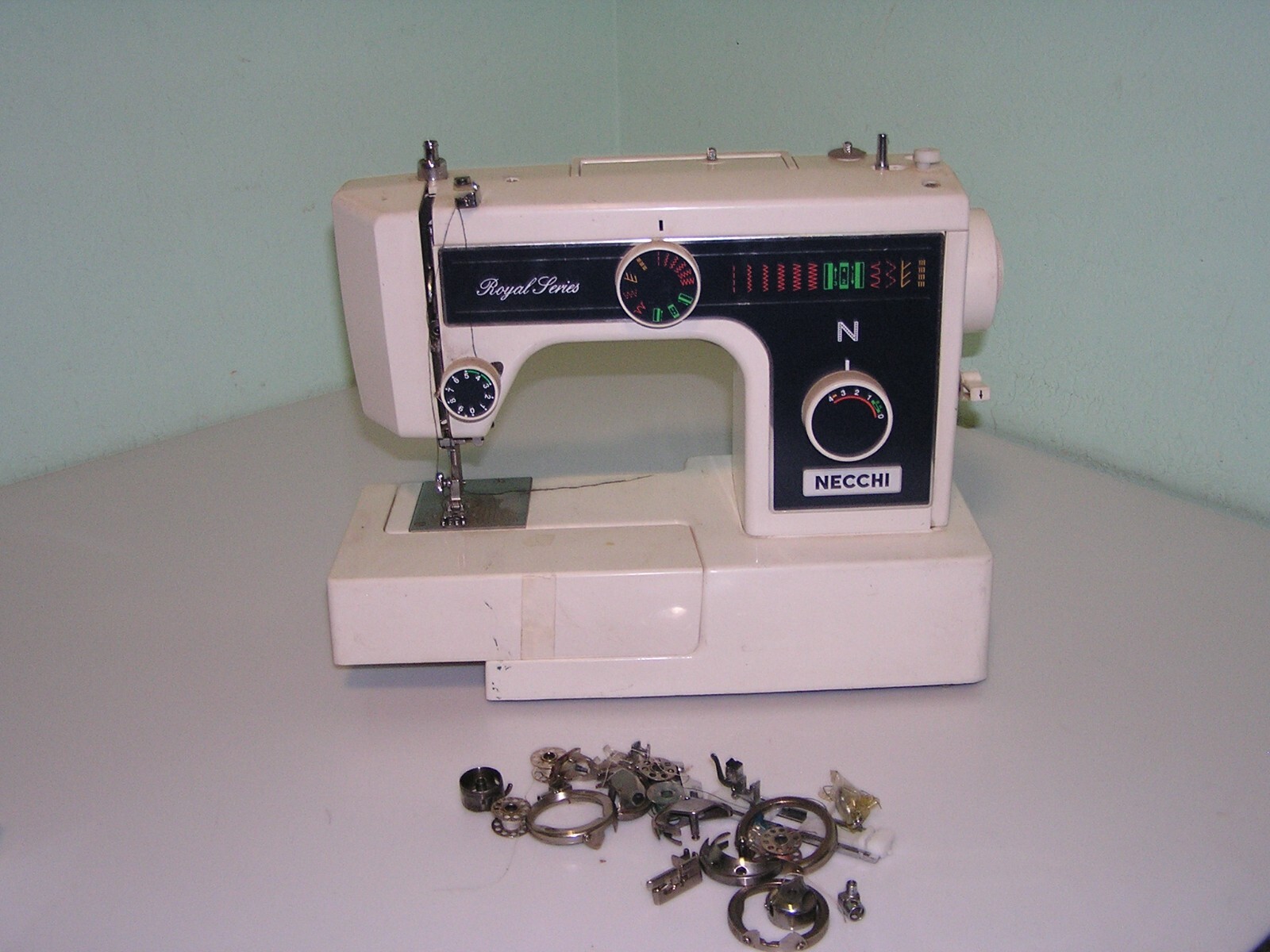NECCHI Royal Series Sewing Machine Model 3205FA untested no Pedal For