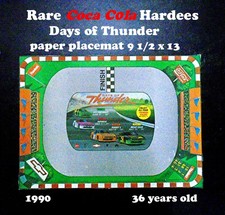 Rare napperon Coca Cola Hardees Days of Thunder 1990 36 ans 9 1/2" X 13"