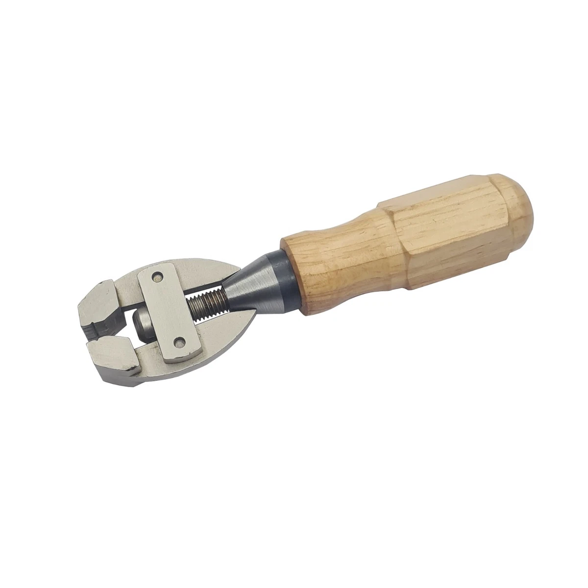 Riparazione Dei Gioielli Dell'oro Mani Del Gioielliere Con Gli Strumenti Ed I Isolati Su Bianco Fondo Image143744675 - Foto 11