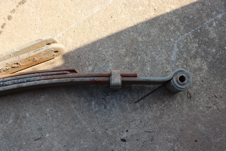 Ford F250 SD 2011-2016 4x4 doble cabina suspensión trasera derecha resorte de hoja OEM Foto 2 de 4