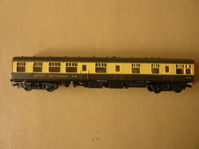 Bachmann OO British Railways Mark 1 Model Railway Coaches for sale