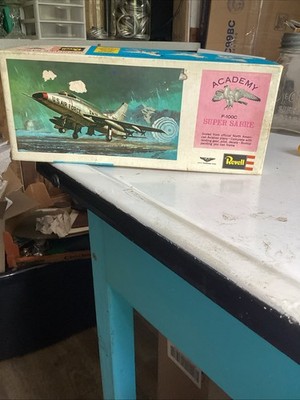 Revel F-100C Super Saber Jet Fighter Bomber Model Kit H-127 Unassembled