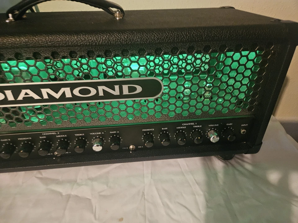 AMPLIFICADOR DE GUITARRA DIAMOND PHANTOM MUY BONITO Foto 3 de 4