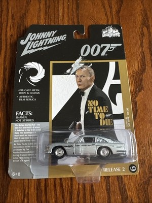 ASTON MARTIN DB5      2021 JOHNNY LIGHTNING POP CULTURE JAMES BOND 007   1:64