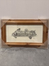 Tabby Katze gerahmter Druck Bleistift Illustration 38x23cm Steve O'Connell schwarz weiß