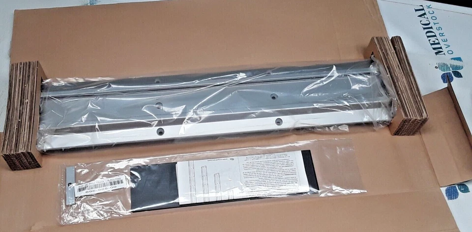 ERGOTRON WALL TRACK - SILVER - 2.2 FT - FOR FLAT PANEL MONITOR ARMS - Image 4 of 4