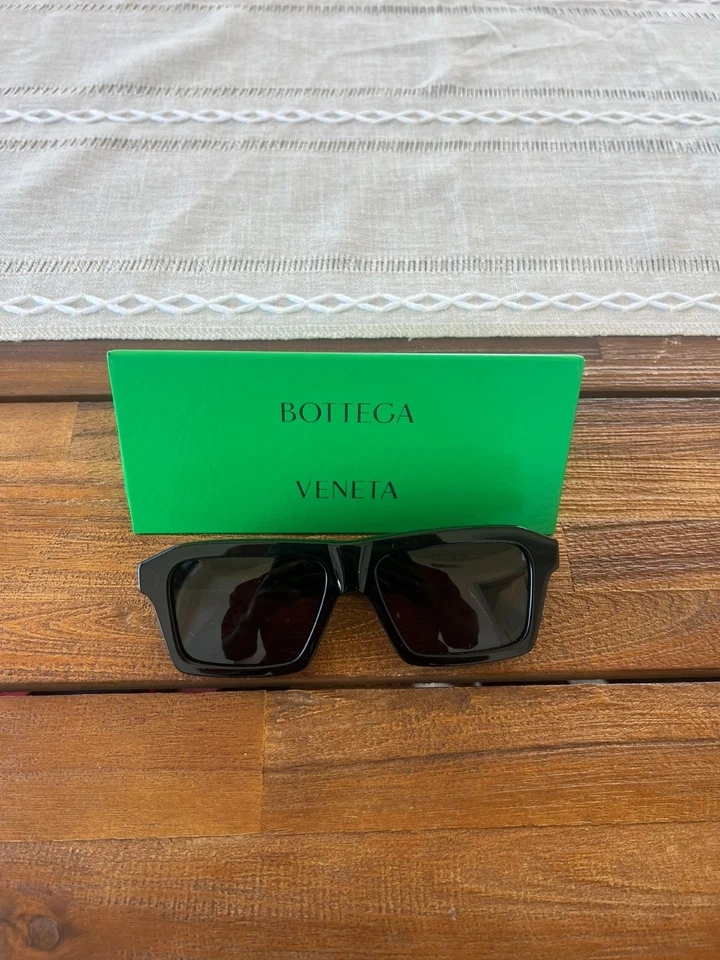 Gafas de sol Bottega Veneta BV1213S, negras Foto 2 de 3