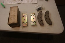 Nos 1970-71 Boss 302351429 Disc Brake Pads Hardware Part D0oz-2001-d