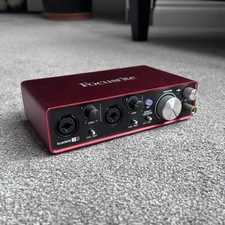 Focusrite Scarlett 2i2 2nd Gen USB Audio Inte...