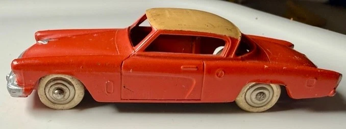 Dinky Toys 24Y Studebaker Commander Coupe 1950s Red/Cream Diecast Car England - Image 3 of 4