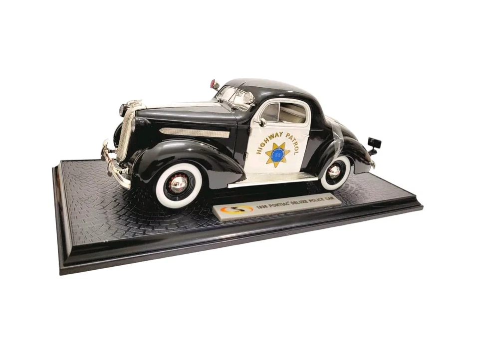 1936 PONTIAC DELUXE POLICE CAR HIGHWAYPATROL  1:18 SCALE SIGNATURE MODELS   - Image 2 of 4