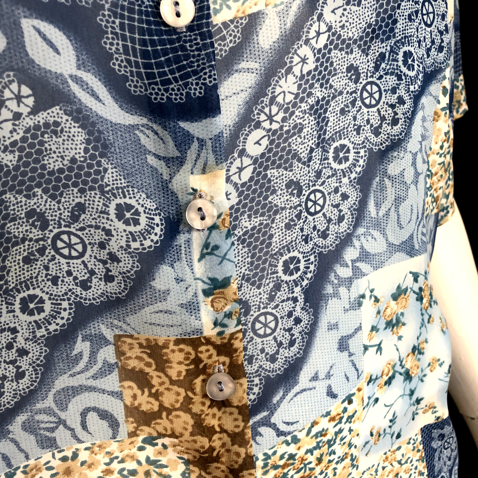 Blue Blouse Plus Sz 20 Patchwork Pattern Sheer Vt… - image 3