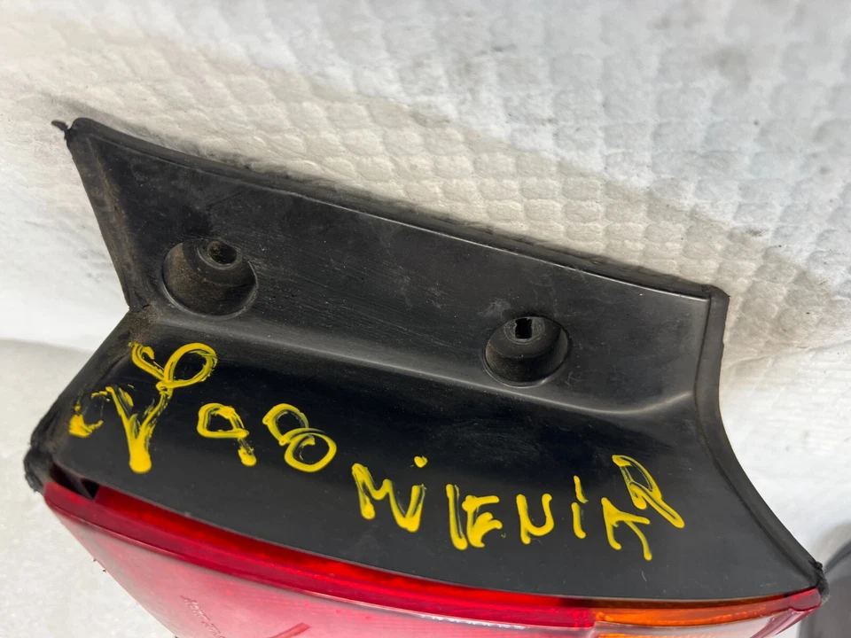 Luz trasera derecha pasajero Mazda Millenia 1998 220-61693 OEM (D2-26) Foto 4 de 4