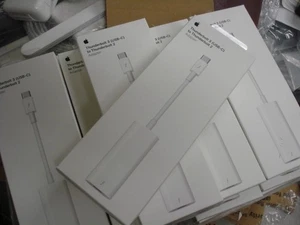 Nouvelle marque Apple MMEL2AM/A Bouton de tonnerre 3 USB-C vers Thunderbolt 2 Adaptateur A1790 OEM