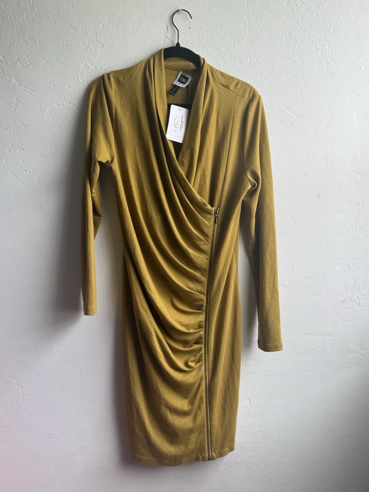 Vestido Ronen Chen estilo dos envolventes amarillo mostaza talla 10 nuevo con etiquetas