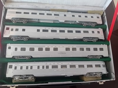 Con-Cor ATSF 4 stream line Santa Fe set