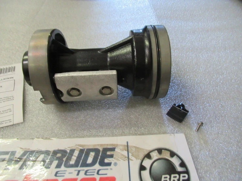 D6 Evinrude Johnson OMC 5000074 Prop Shaft Housing OEM New Factory Boat Parts - Image 2 of 4