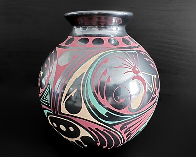Ivan Castillo Ericka Hernandez 5.75'' x 5'' Vase Pot Mata Ortiz Mexican Pottery