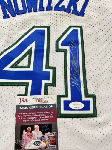 DALLAS MAVERICKS DIRK NOWITZKI SIGNED JERSEY JSA COA AUTHENTIC AUTOGRAPH HOF - Picture 2 of 3