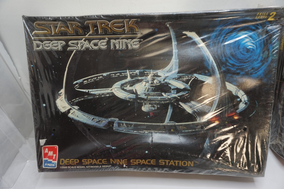 極希少】AMT  DEEP  SPACE NINE SPACE STATION Deep Space Nine 1:2500 Model Kit by AMT/Ertl