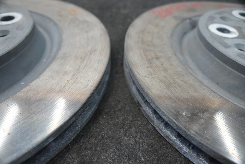 Conjunto 2 rotores de freio a disco traseiros esquerdo direito 85114493 Chevrolet Corvette C8 2020-24 - Imagem 3 de 4