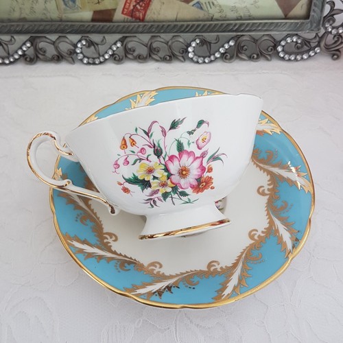 Paragon Tea Cup and Saucer, Floral Center, Gold Feather Pattern on Eggshell Blue - Picture 5 of 12